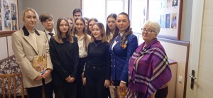 Сегодня лидеры ученического самоуправления МБОУ школа № 17 совместно с педагогами посетили Прокуратуру города Феодосии.